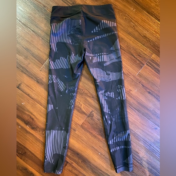 Under Armour heat gear leggings size Medium. Good used condition. - Picture 3 of 3
